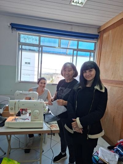 Visita de Marina de Lourdes Barbieri ao Artesanato Maria de Nazaré